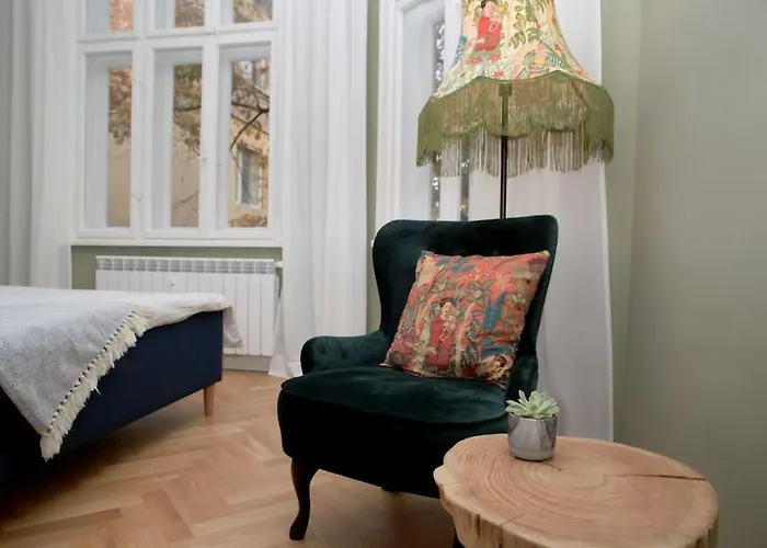 *citadel* 2br - Center *