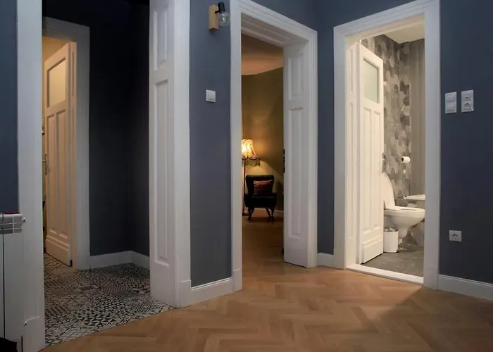 *citadel* 2br - Center