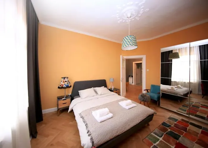 *citadel* 2br - Center