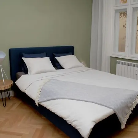 *citadel* 2br - Center *