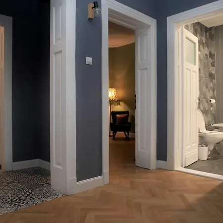 *citadel* 2br - Center