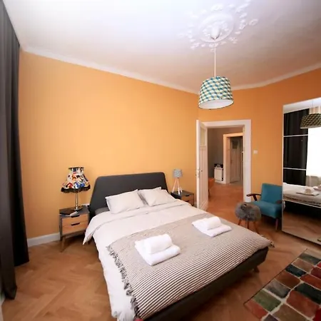 *citadel* 2br - Center