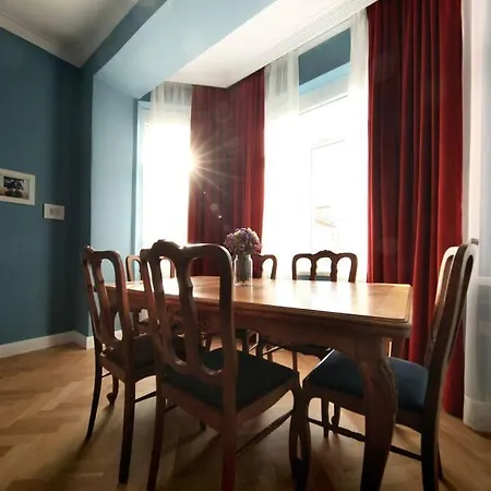 *citadel* 2br - Center