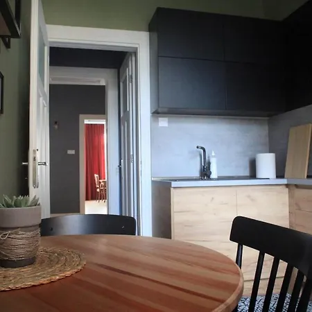 *citadel* 2br - Center